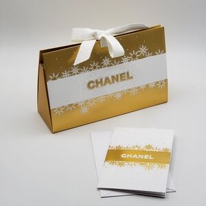 CHANEL Holiday Gift Bag with Card